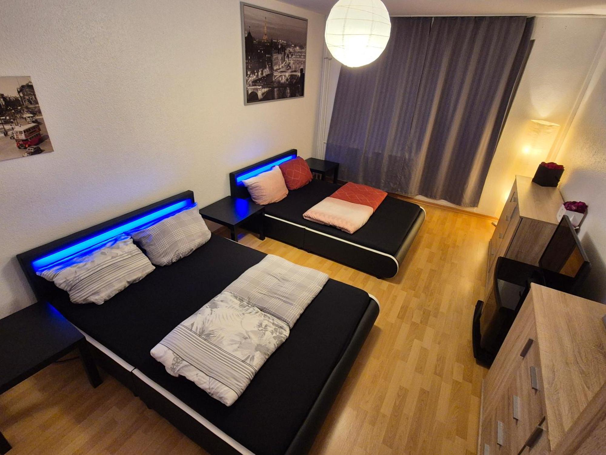 Schoene 3 Schlafzimmer Wohnung Mit 4 Dopplbetten Berlin Extérieur photo